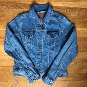 Levi’s medium blue jean jacket NWOT size S